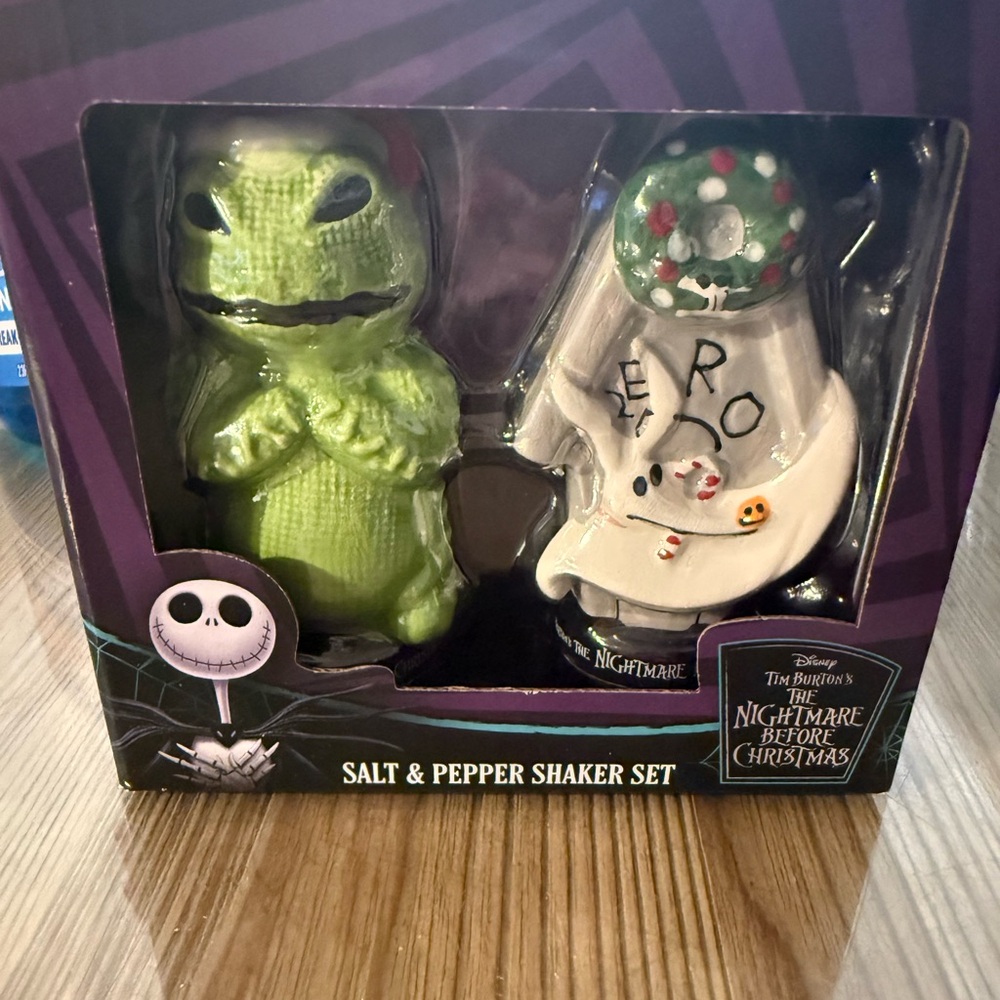 Disney The Nightmare Before Christmas Green and White Shaker Set